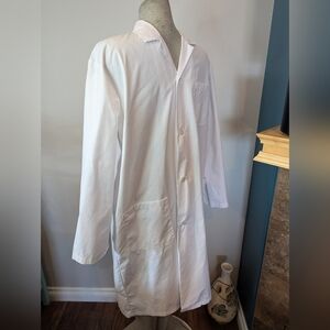 Professional Unisex Lab Coat with 3 pockets Unisex Sz Med Mens Fits women's L/XL